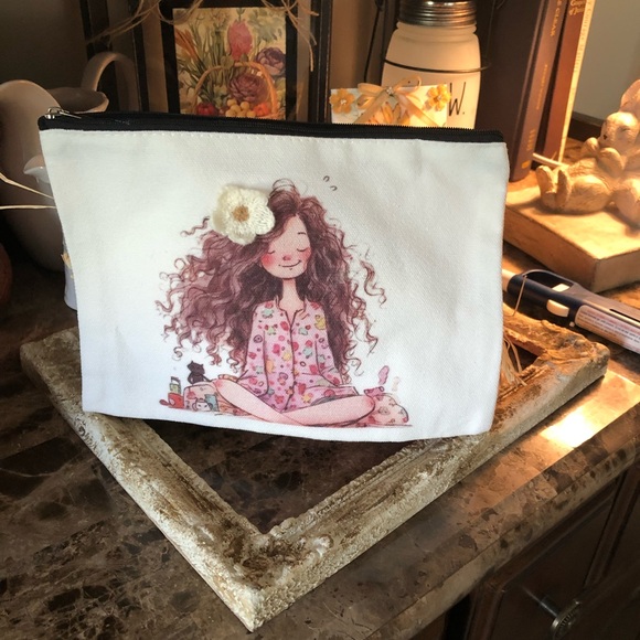 💄Canvas Pouch💋 - Picture 2 of 5